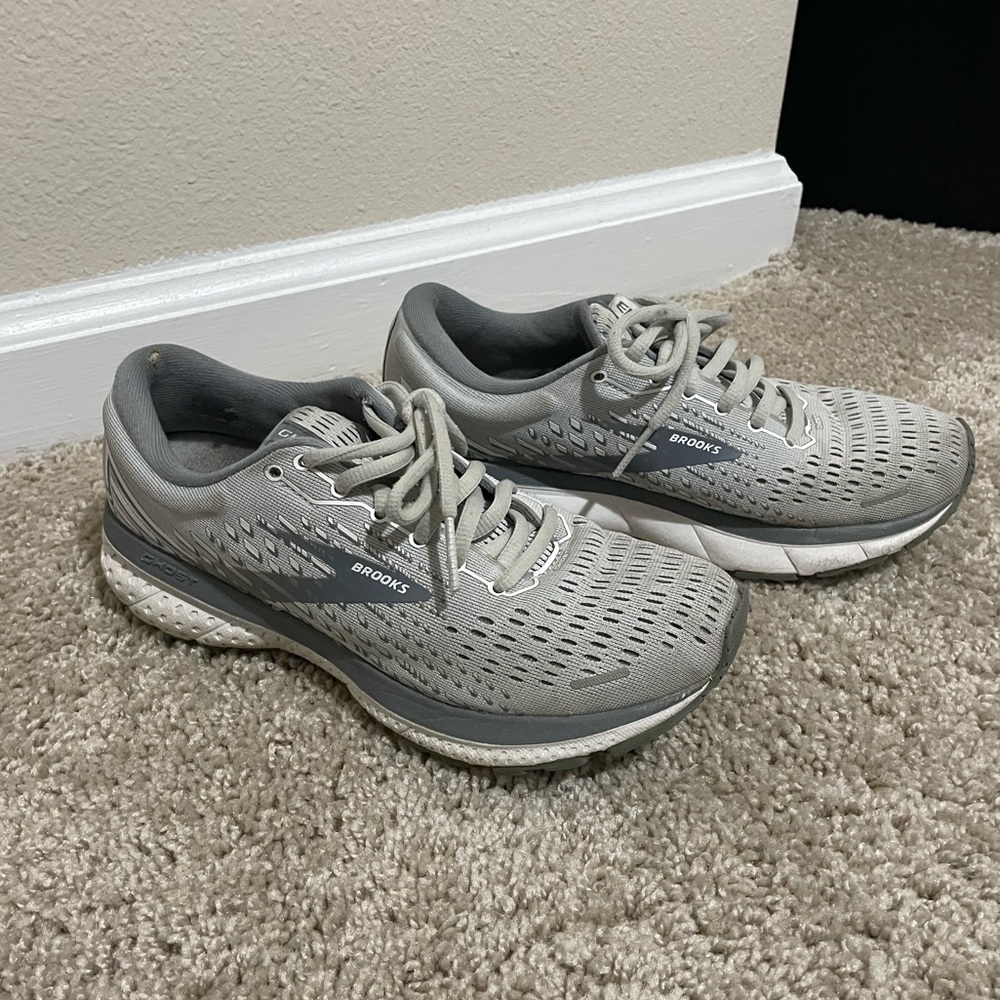 Women’s Brook ghost 13 tennis shoes